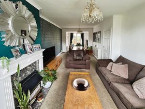 Lounge Diner- click for photo gallery